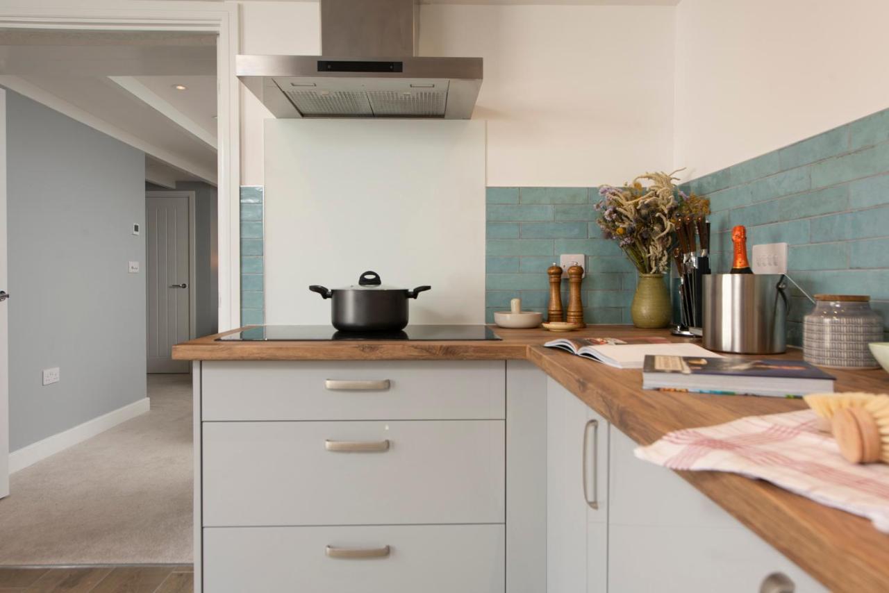 Sun Trap Apartment Портлевън Екстериор снимка